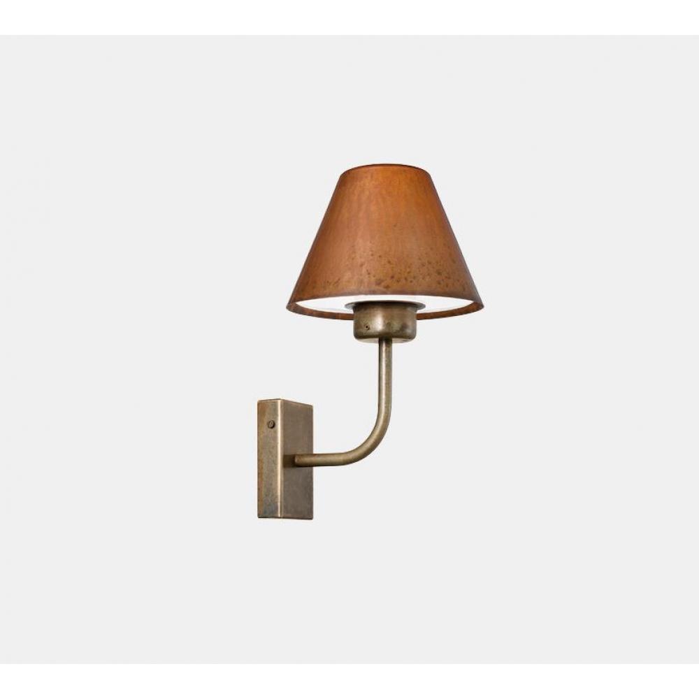 exterierova mosadzna nastenna lampa pivnica vinarska osvetlenie kvalitna zahradna vodeodolne talianska renovacia vidiecky dom staromodne antik prazdninovy kvalitne il fanale ip44 mliecne sklo svedska.jpg